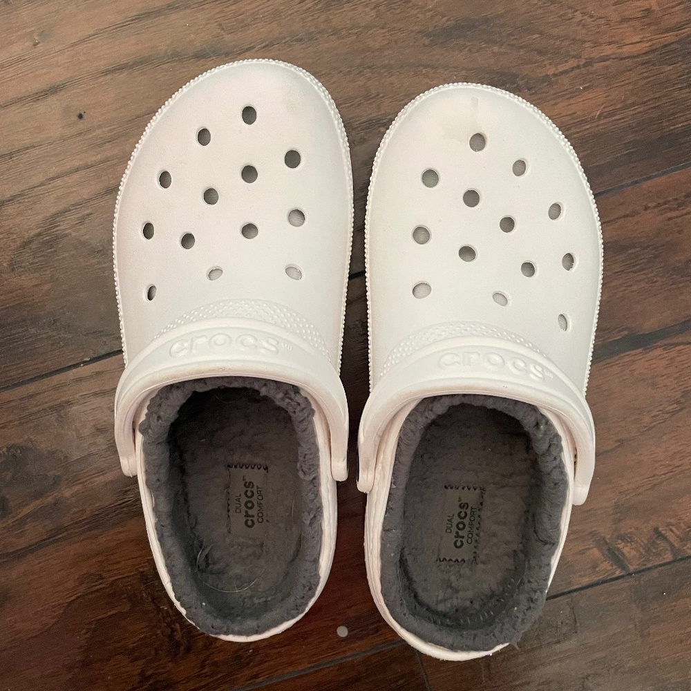 fuzzy crocs
